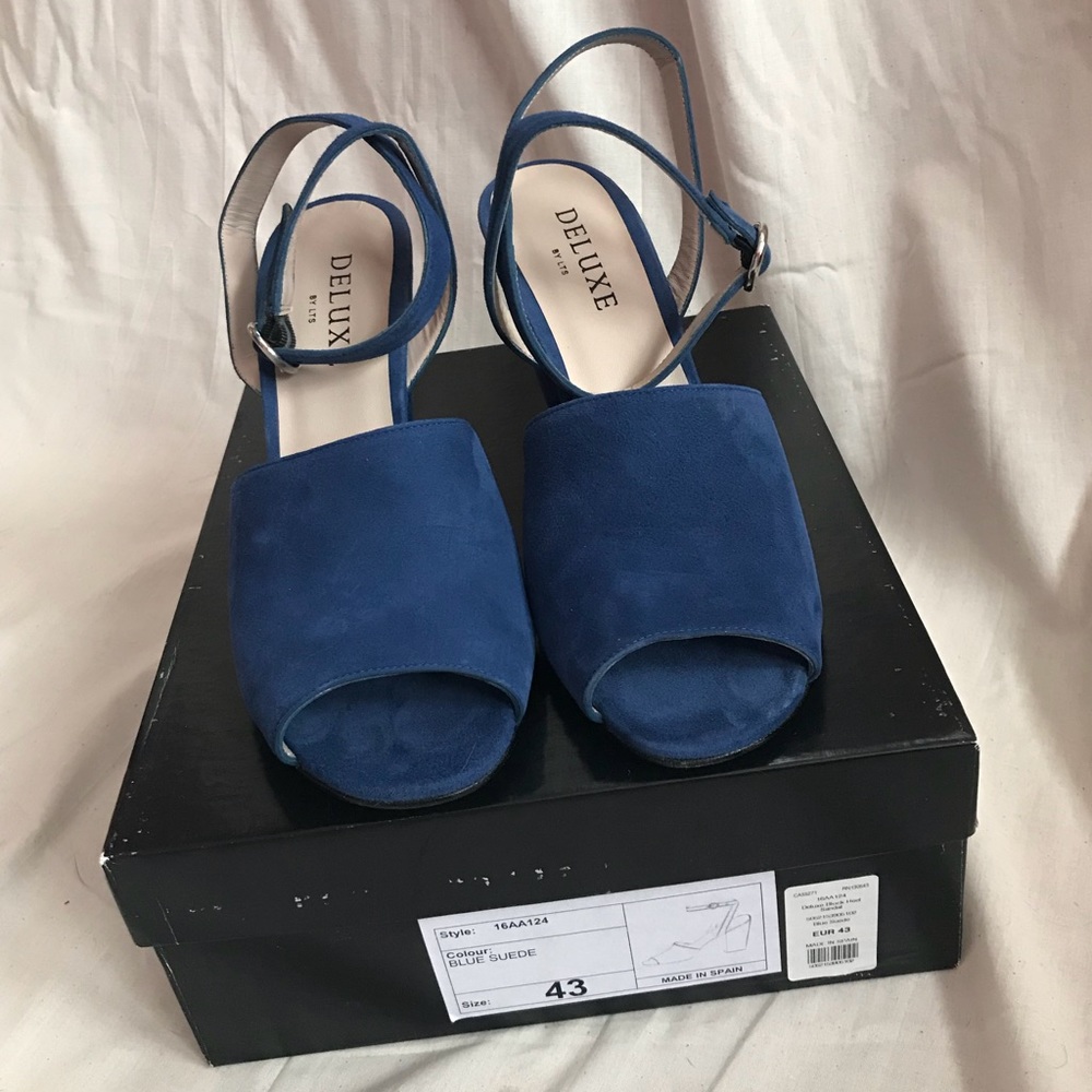 Deluxe by LTS  ankle strap suede shoe